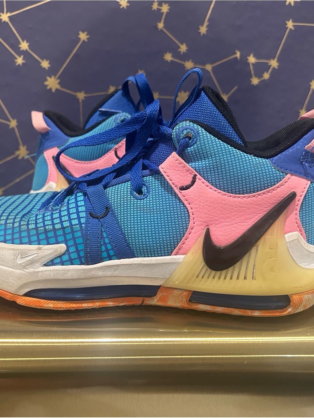 Nike Girls LeBron Basketball shoes - size 5
